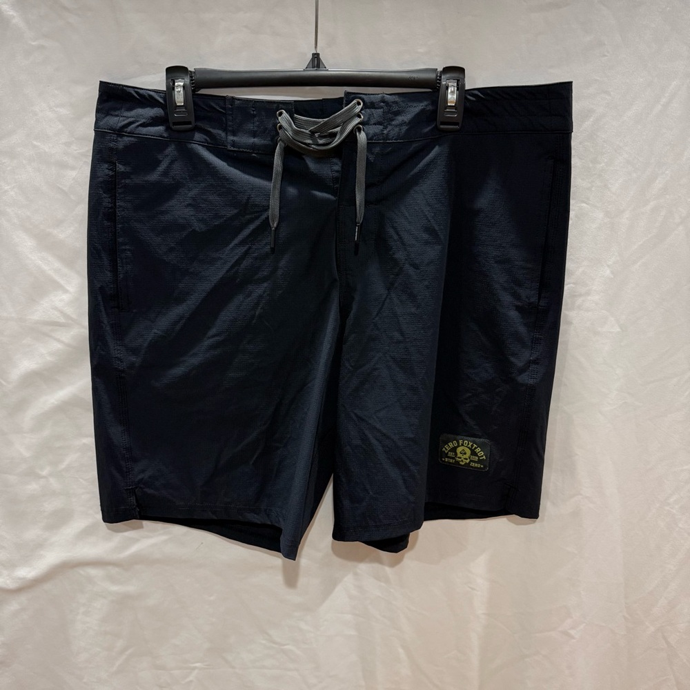 Zero Foxtrot Men’s XL Navy Board Shorts Skull Logo‎ Swim Beach Vacation Boating